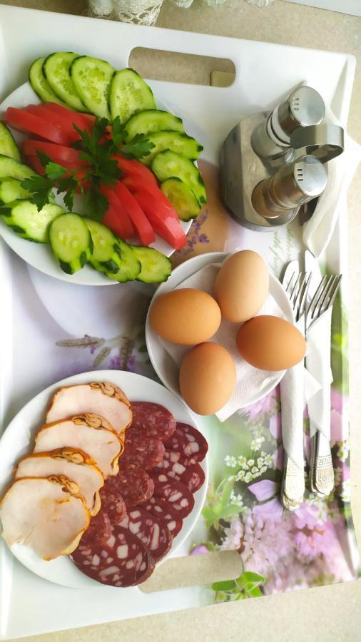 Aparthotel On Klinichna St. Kiev Ngoại thất bức ảnh