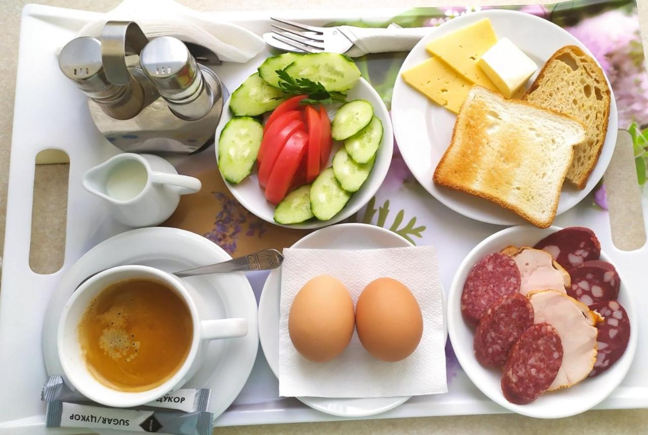Aparthotel On Klinichna St. Kiev Ngoại thất bức ảnh