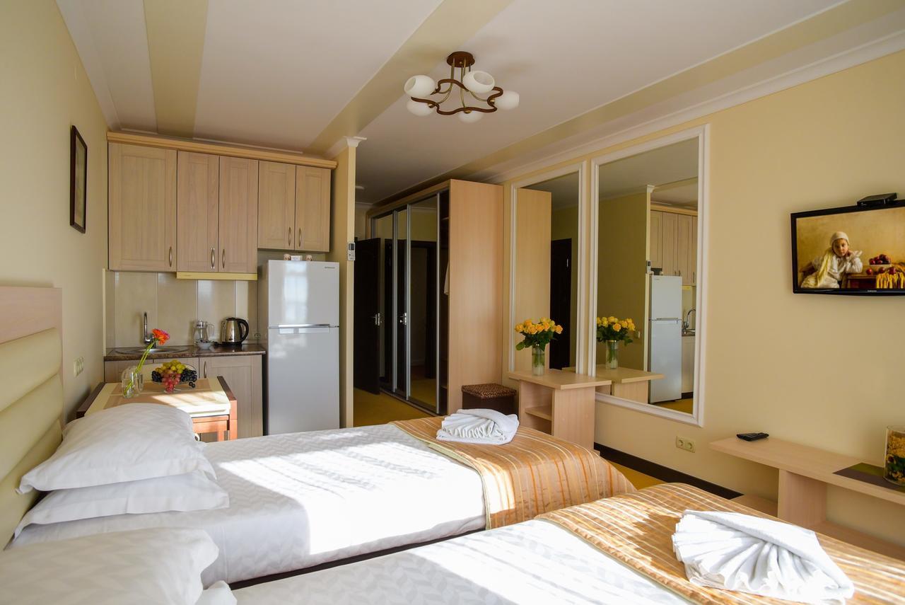 Aparthotel On Klinichna St. Kiev Ngoại thất bức ảnh