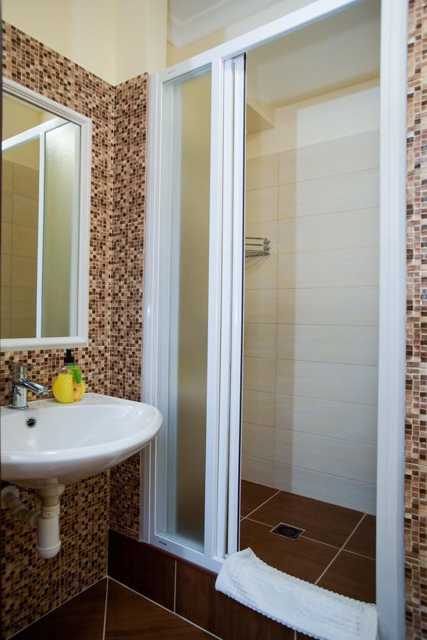 Aparthotel On Klinichna St. Kiev Ngoại thất bức ảnh