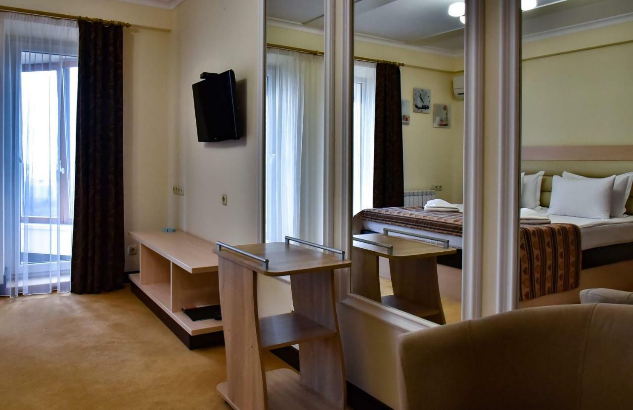 Aparthotel On Klinichna St. Kiev Ngoại thất bức ảnh